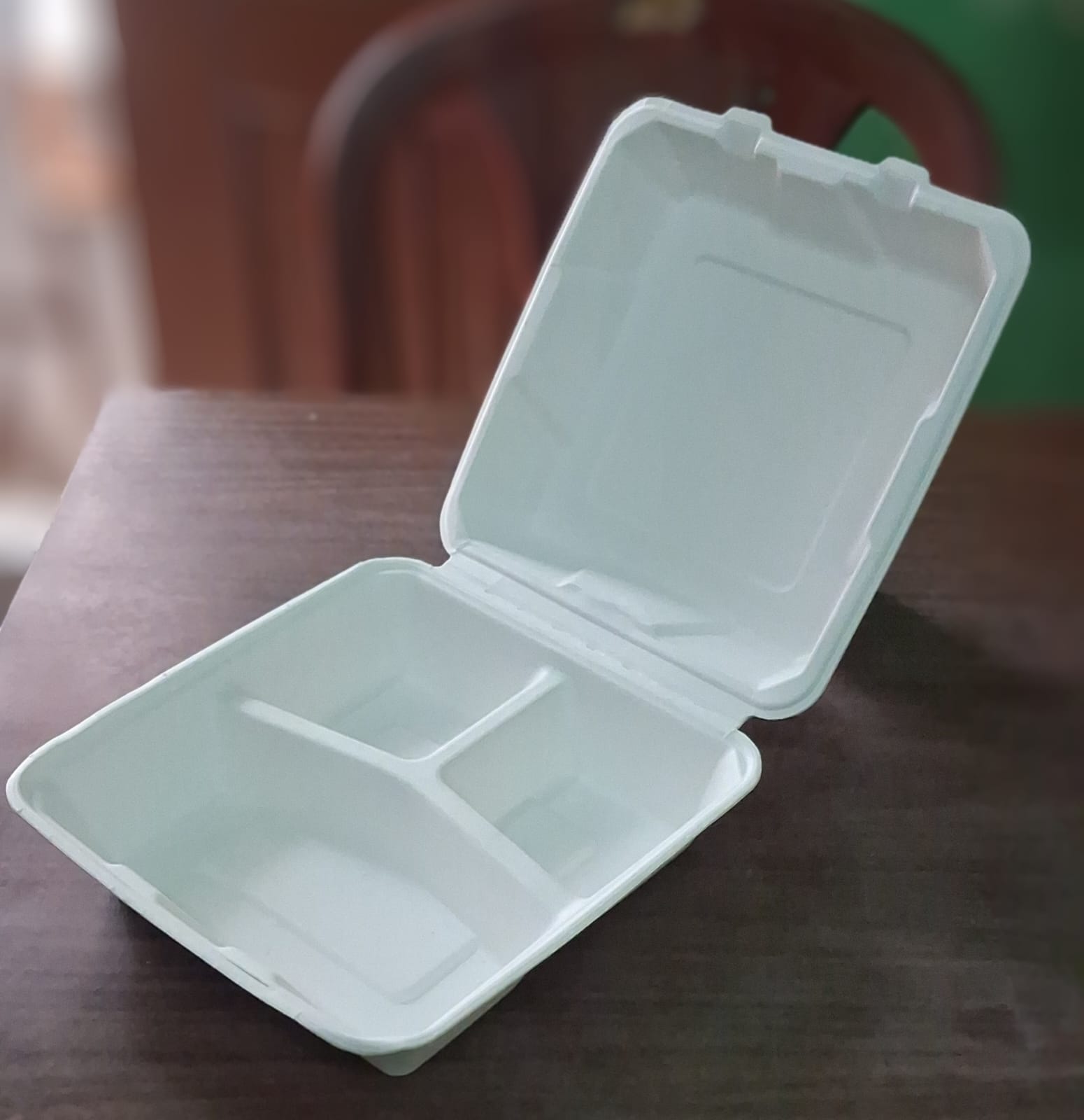 Bagasse Clamshell Box — 3 Compartments